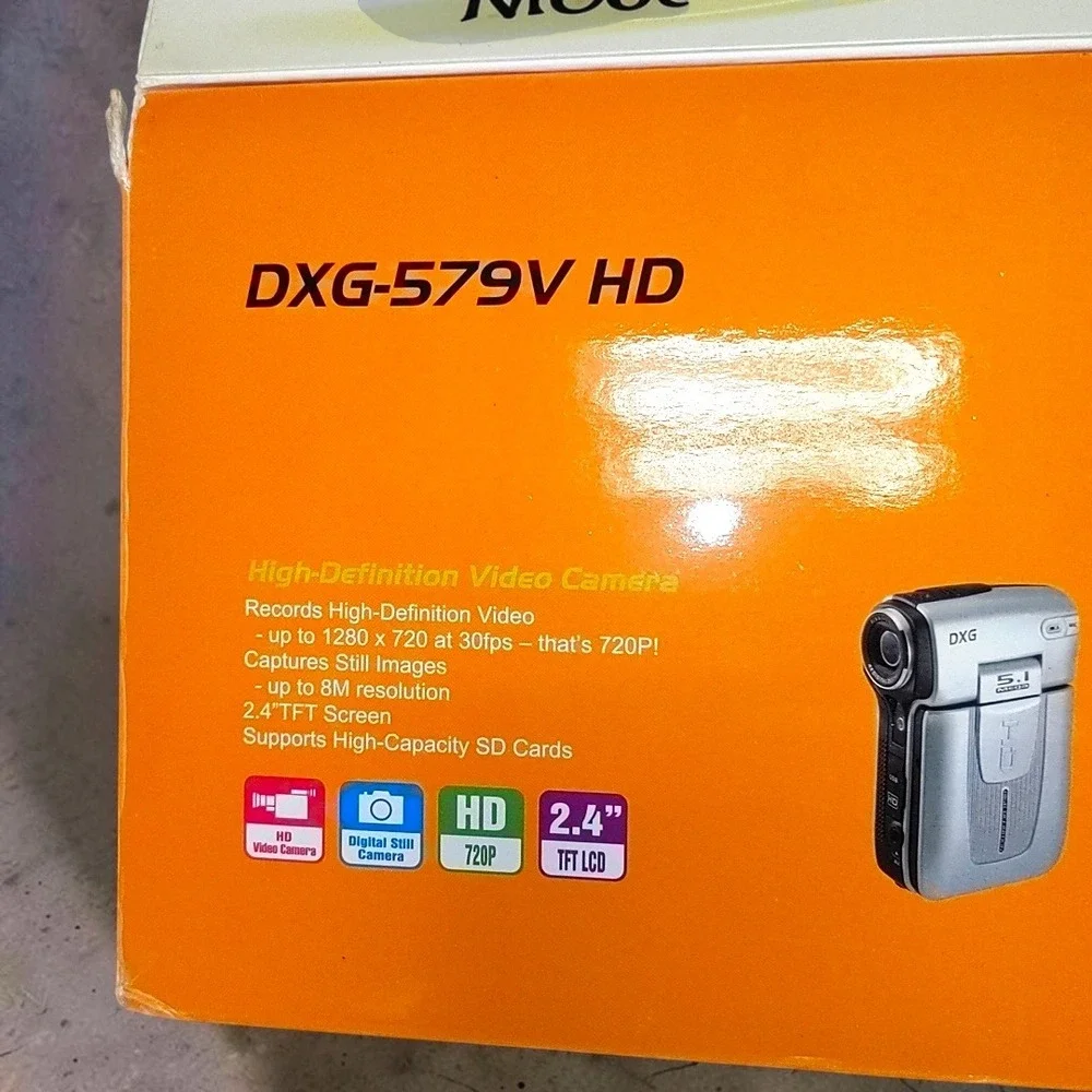 2009 DXG-579V HD High-Definition Digital Video Camera Val Pack Silver Camcorder